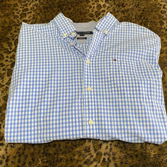 Large Tommy Hilfiger Men’s Blue & White button up PERFECT No stains No Flaws 🤩 - Picture 3 of 14